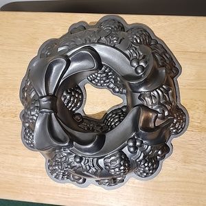Nordic Ware Holiday Wreath Bundt Cake Pan